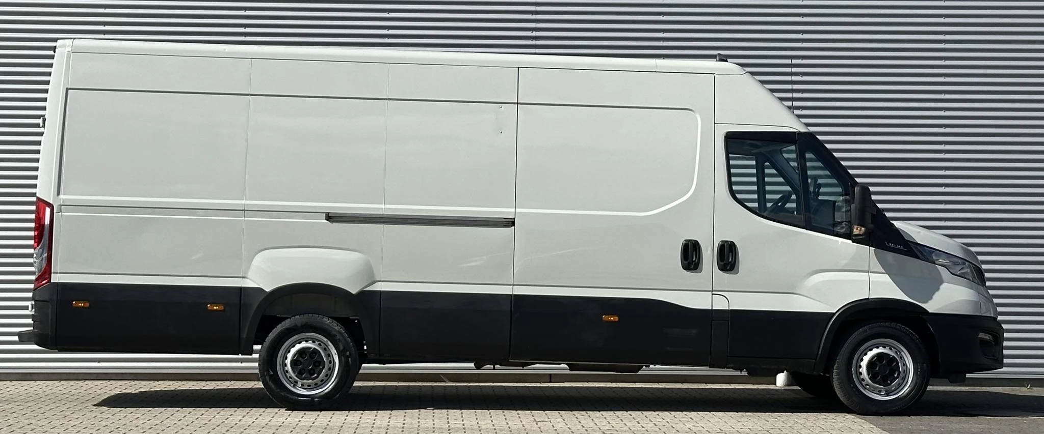 Iveco Daily 2021 - 35S14V 2.3 410L L4 H2 SUPER LANG obrázek 6