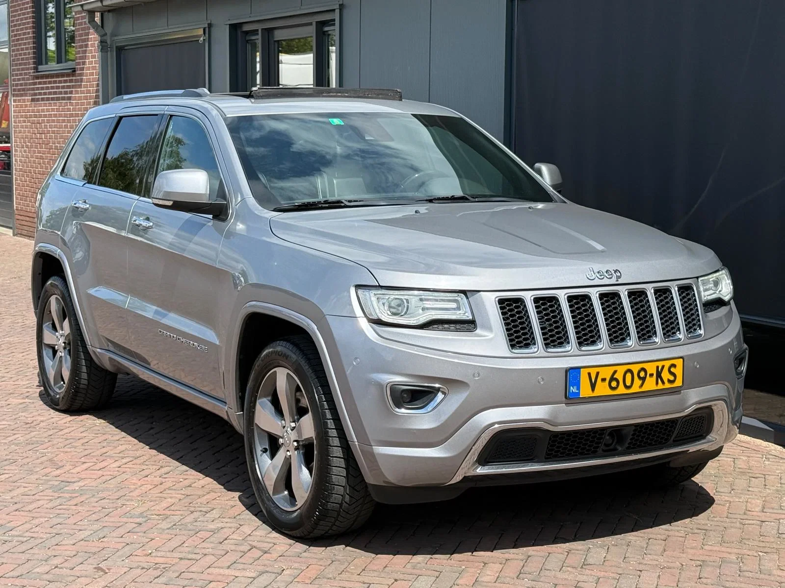 Jeep Grand Cherokee 2014 - 3.0 V6 CRD Overland 4x4 Grijskenteken Pano Luchtvering Stoelverwarm/verkoel. Leer Trekhaak afbeelding 1