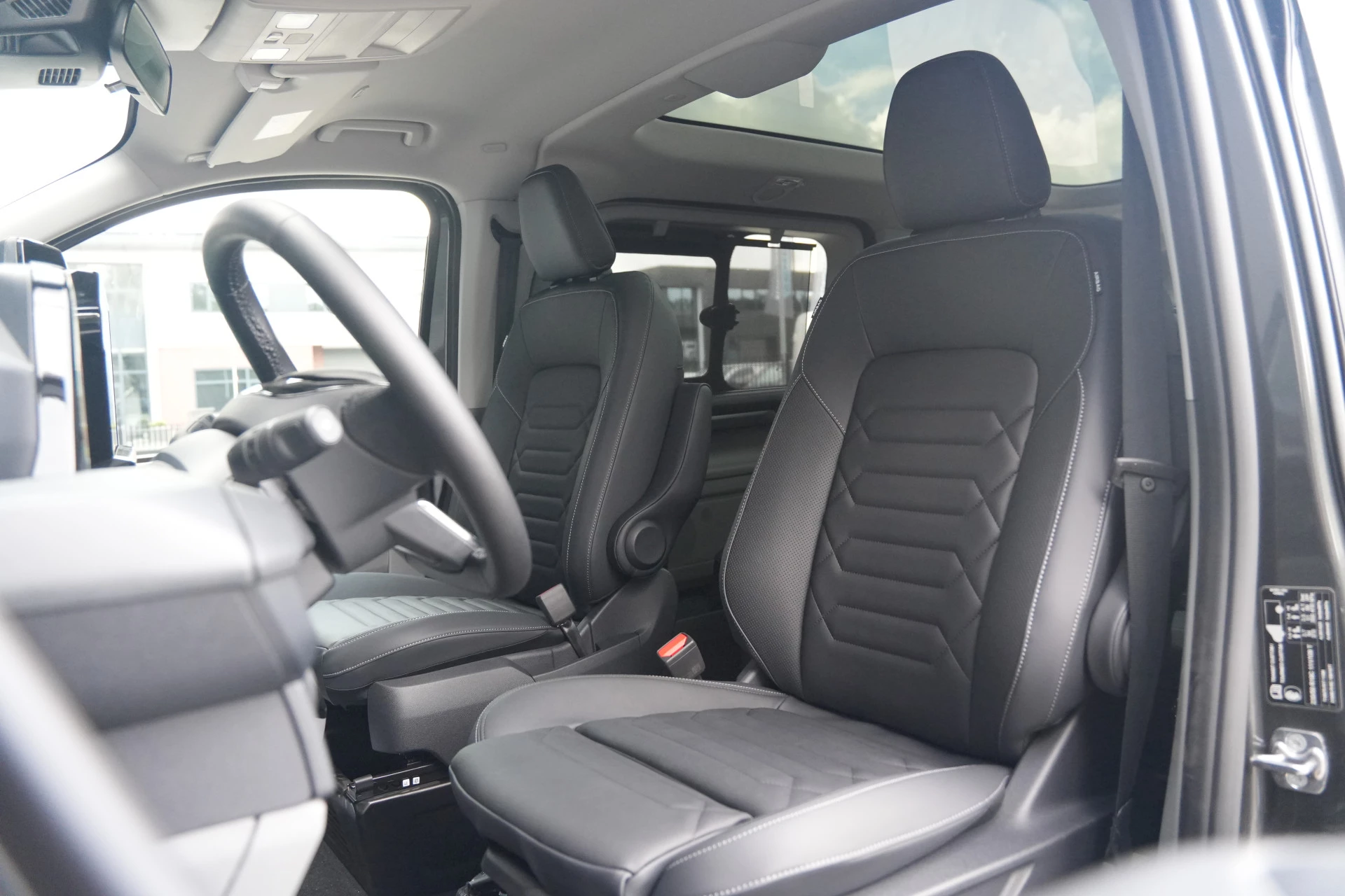 Ford Tourneo Custom 2026 - 340 2.5 PHEV L2H1 Titanium X 232pk | ACC | Pano | B&O | Elek. schuifdeuren | 360 camera | Elek-Trekhaak | Prijs excl. BTW | Rijklaar afbeelding 17