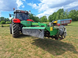 John Deere 2002 - 328 image 2 thumbnail