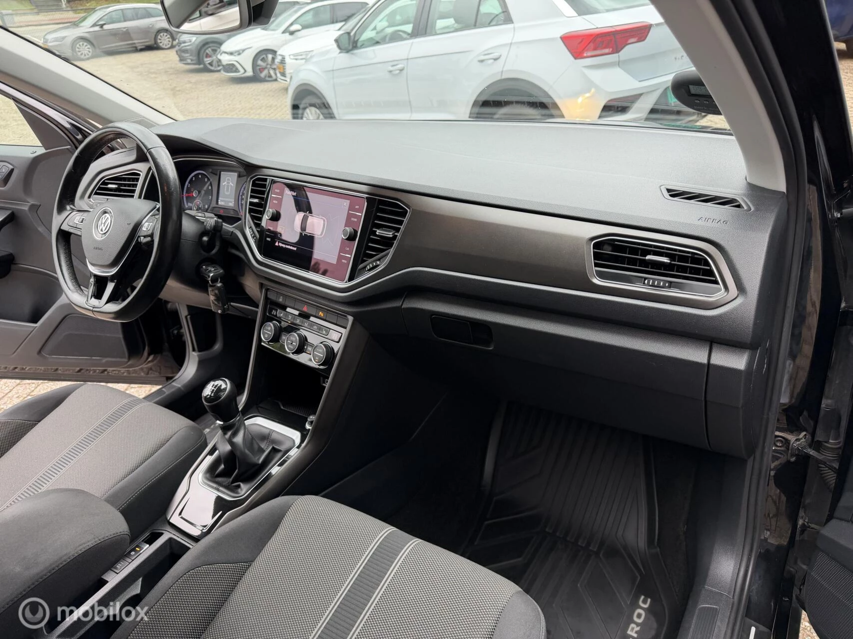 Volkswagen T-Roc 2017 - 1.0 TSI Style 12-2017 162.000 km Airco PDC afbeelding 11
