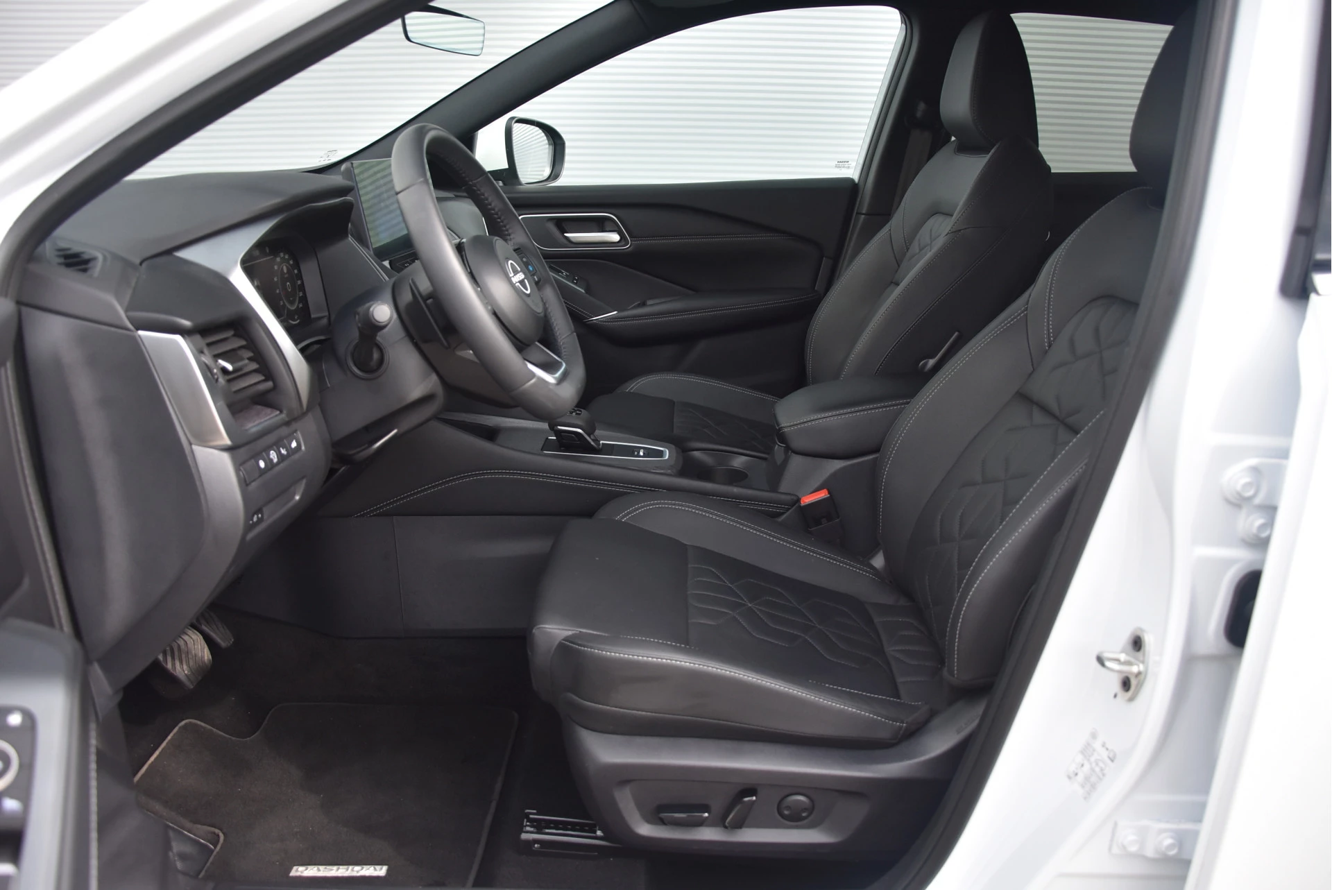 Nissan QASHQAI 2025 - 1.3 MHEV Xtronic Tekna | Cold Pack obrázek 34