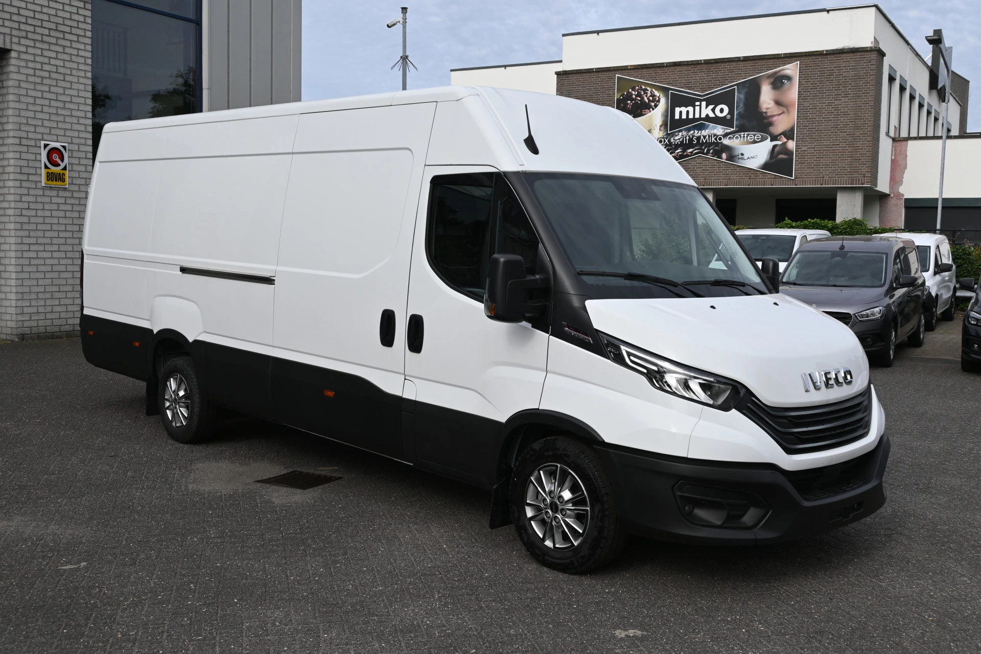 Iveco Daily 2023 - 35S18 3.0 180 pk L4H2 Maxi Hi-Matic obrázek 9