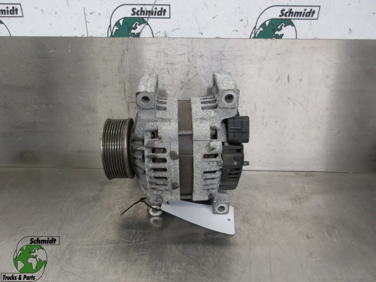 Mercedes-Benz - A 015 154 03 02 DYNAMO MERCEDES BENZ 1833 MP4 EURO 6 obrázek 1