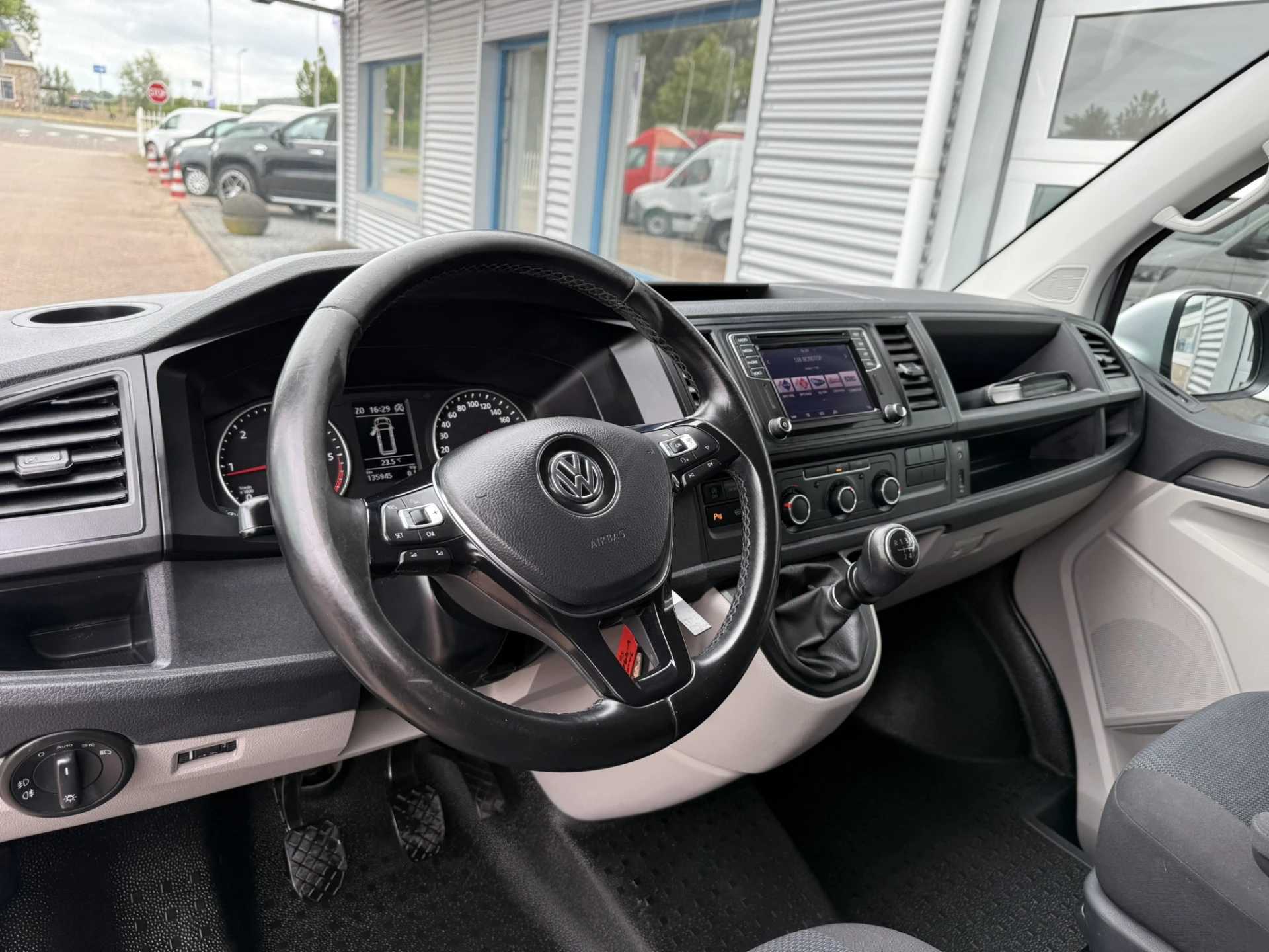 Volkswagen Transporter 2018 - 2.0 TDI L1H1/Navi/Airco/Cruise/Euro6 afbeelding 6
