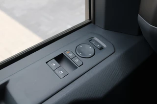 Kia PV5 2026 - L2H1 Plus 71.2 kWh 164pk - 416km WLTP - Stoel/Stuurverwarming - Keyless - V2L - Camera - ACC met stuurhulp - Rijklaar zdjecie 18