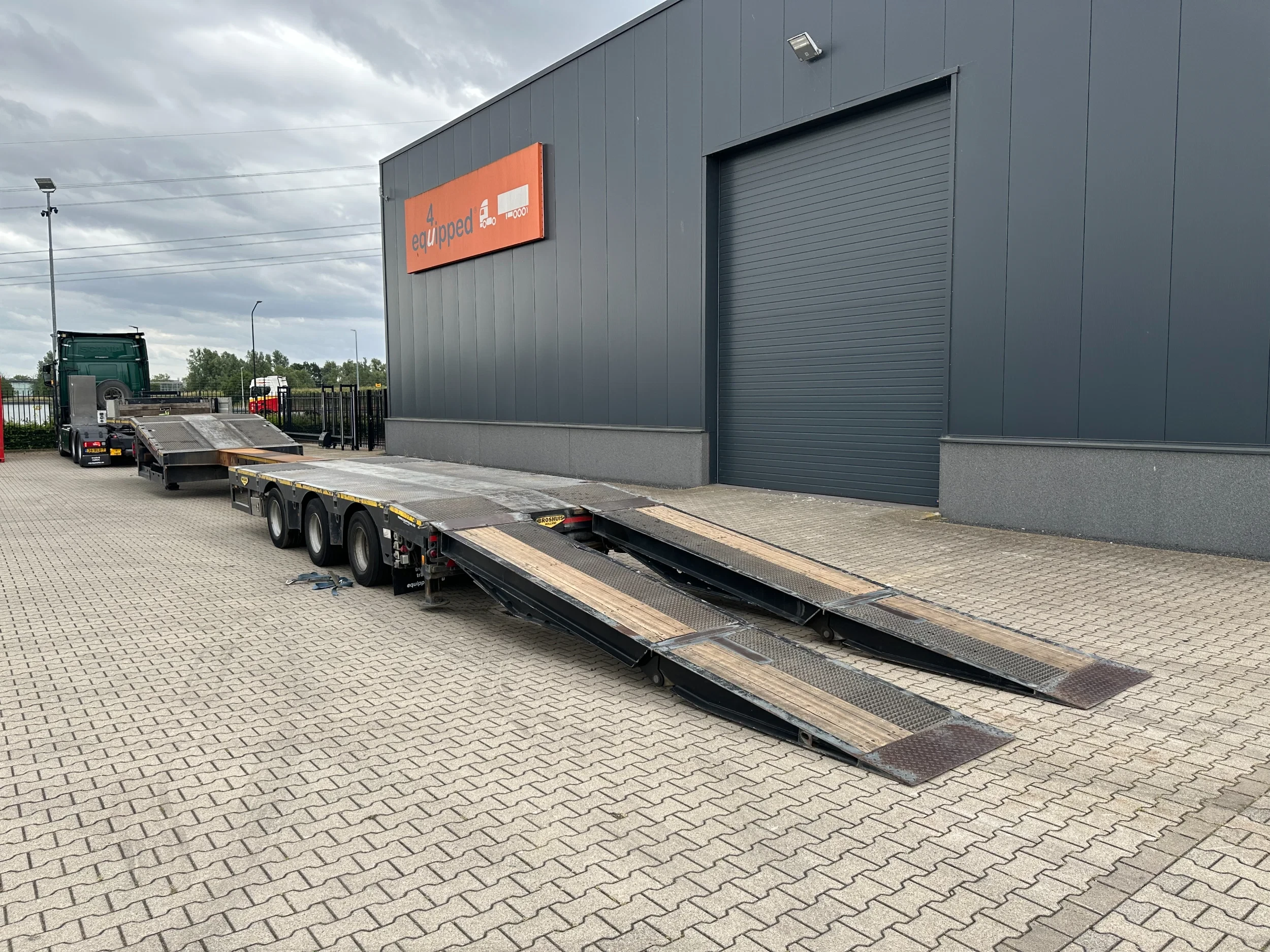 Broshuis 2017 - 3ABSD Lowloader 3-axle / GVW: 59.000kg / Neck: 23.000kg / hydraulic steering + ramps + loading table / 4.60m extendable / winch / liftaxle zdjęcie 5