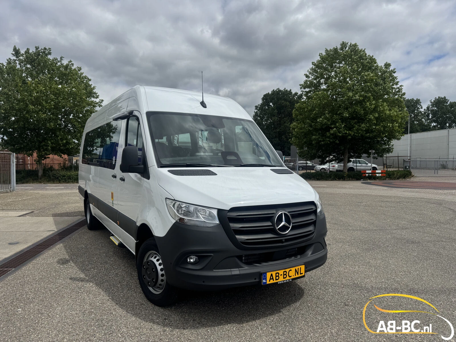Mercedes-Benz Sprinter 2026 - Transfer 45, 23 Seats, Euro 6 image 3