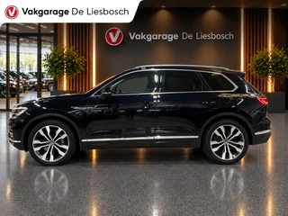 Volkswagen Touareg 2022 - 3.0 TSi eHybrid 4MOTION R/pano/leer/trekhaak/luchtvering/360camera/ image 2 thumbnail