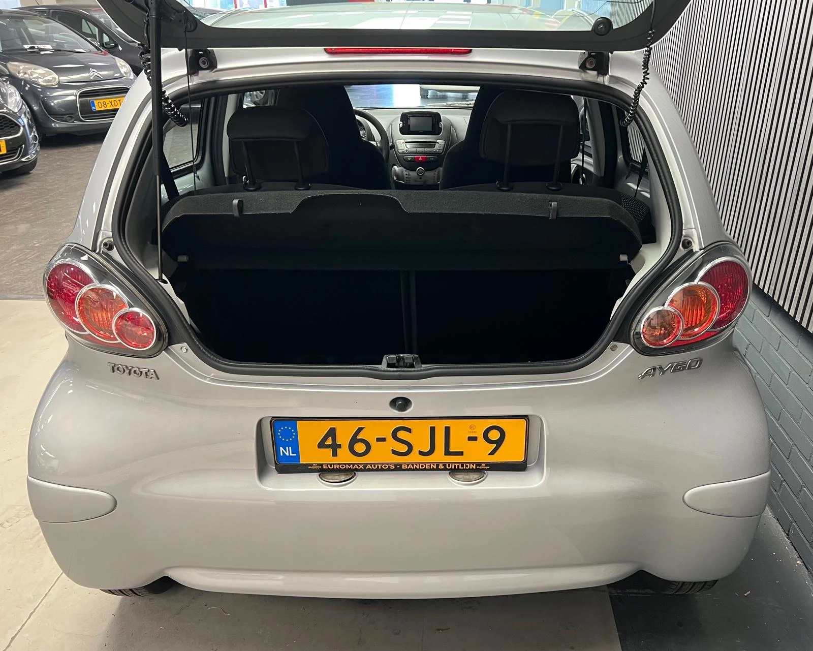 Toyota Aygo 2011 - 1.0-12V Comfort 2e Eigenaar - NAP - Navigatie - Airco afbeelding 11