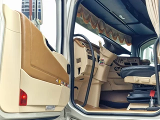 Volvo FH 2017 - 13.500 Globetrotter XL 4x2 - Show truck - Retarder - Custom interior - I parkcool image 9