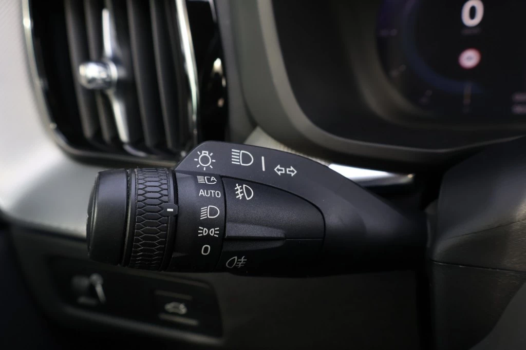 Volvo XC60 2022 - 2.0 B4 Aut. R-DESIGN / Panorama dak / Volleder imagen 34