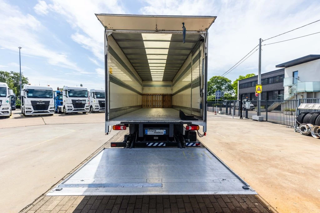 Renault 2020 - D12.240+HAYON ANTEO 1.7T. zdjęcie 6