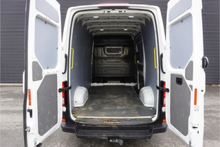 Volkswagen Crafter 2022 - 140pk Automaat L3H3/L2H2 LED Navigatie Trekhaak Apple carplay Cruise control Parkeersensoren image 3 thumbnail