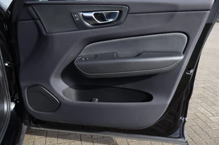 Volvo XC60 2022 - 2.0 B4 Aut. R-DESIGN / Panorama dak / Volleder immagine 28