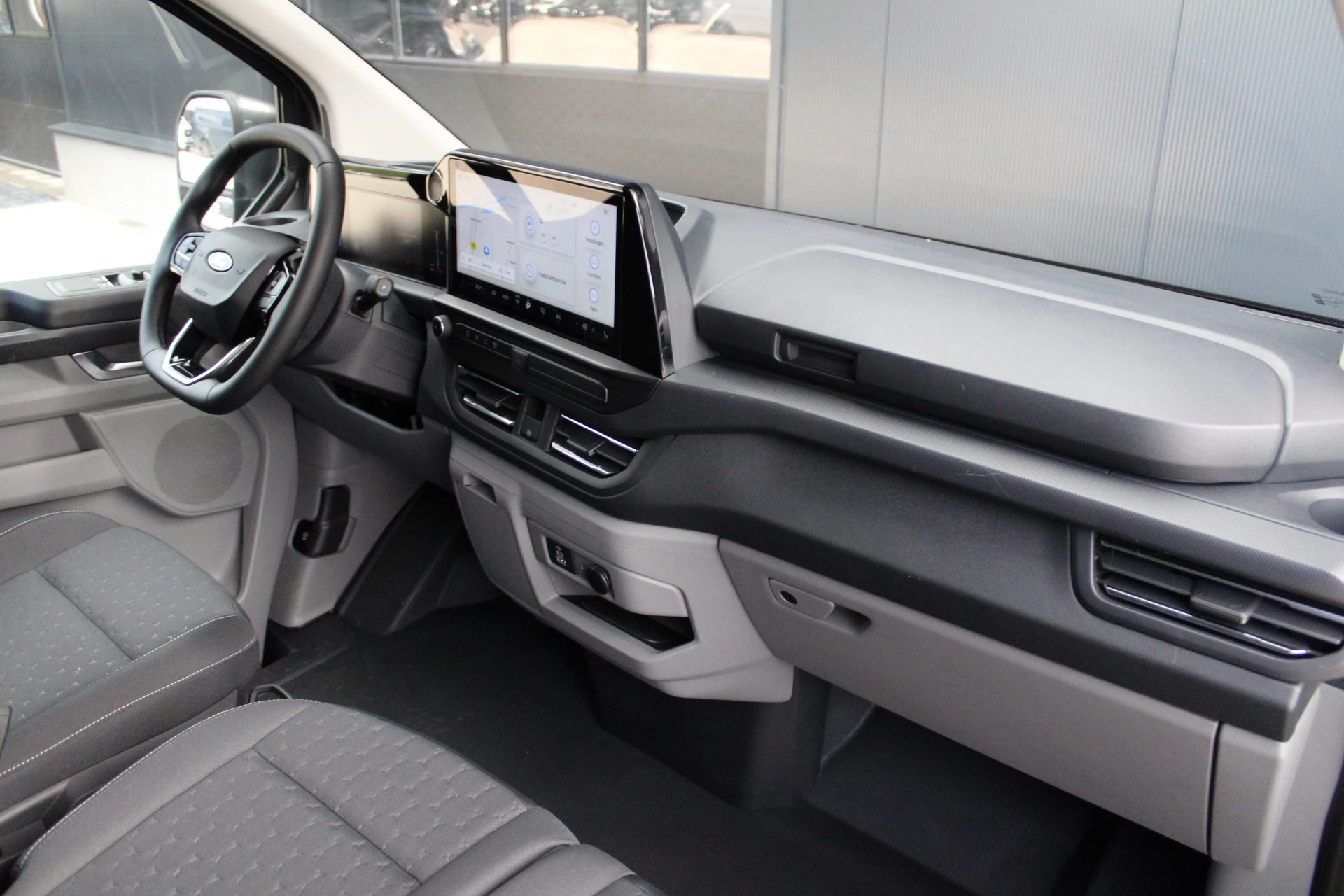 Ford Transit Custom 2025 - 320 2.0 TDCI L2H1 Limited 170pk - Adaptive Cruise - Stuurwiel verwarmd - Draadloos laden - Blind spot - Navigatie - Camera - Rijklaar zdjęcie 39