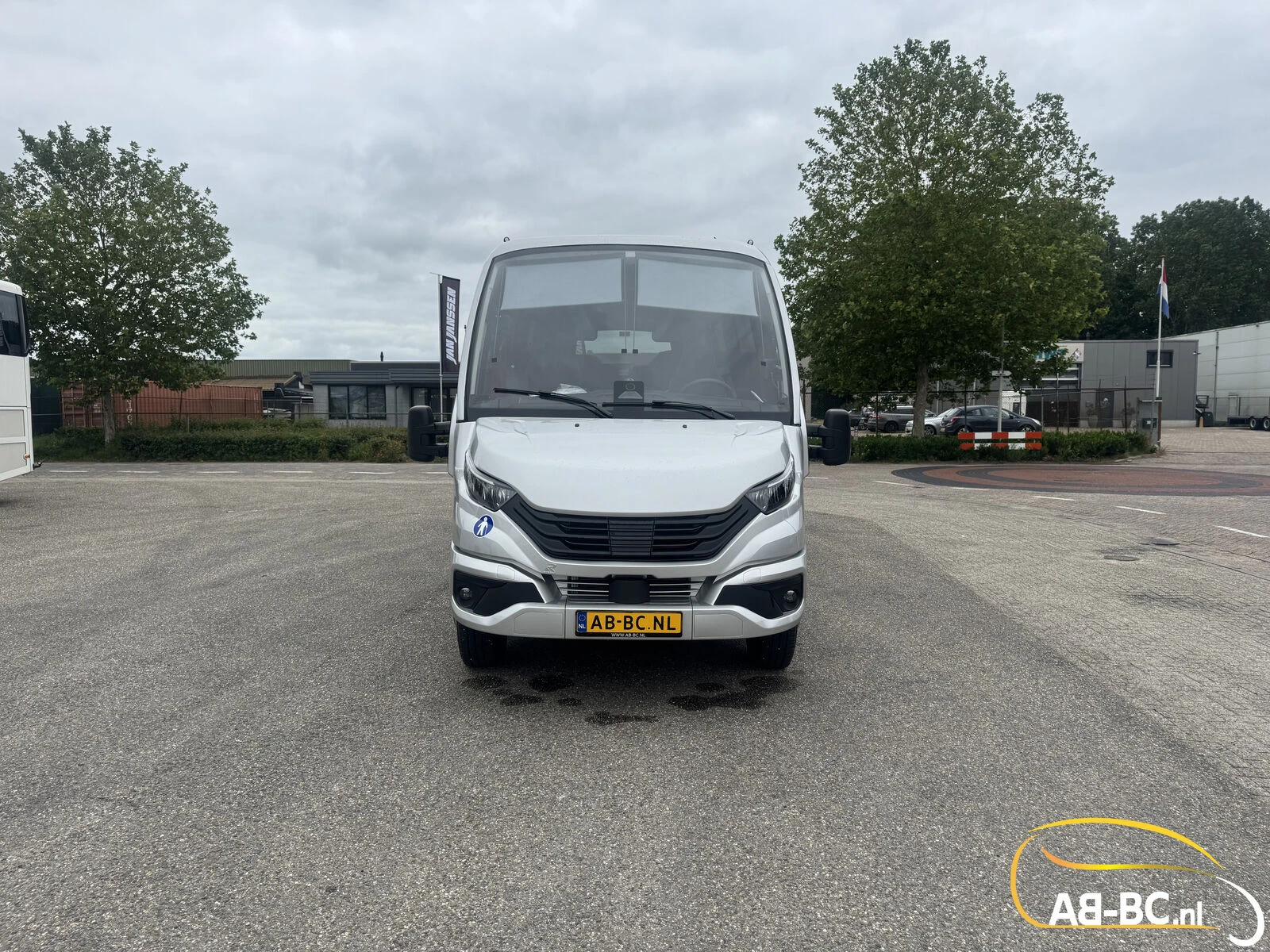 Iveco Rosero First Touring Electra, range 336 km, 24 Seats 2026 obrázek 7
