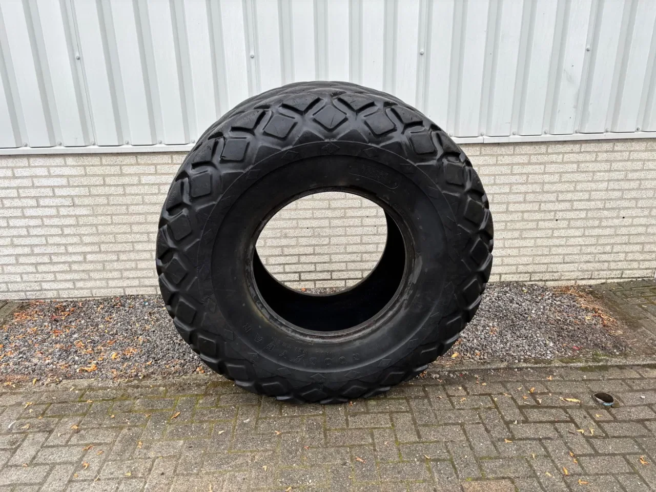 Goodyear - 23.1-26 used compactor tire Bild 1