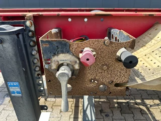 Krone N/A 2009 - 2-axle 20FT chassis / BPW + drumbrakes, / airsuspension / empty weight: 3.180kg / 2x available image 12
