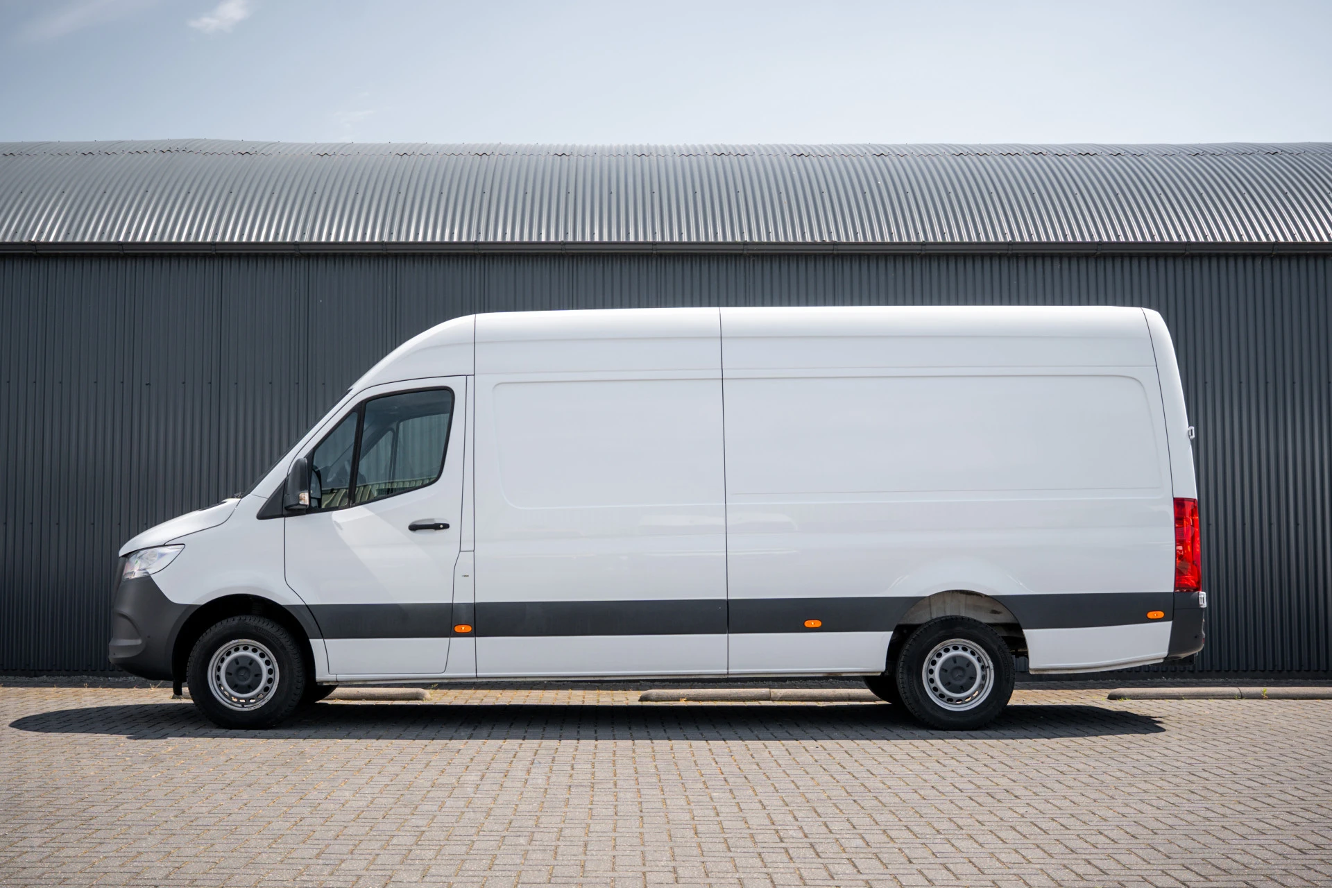 Mercedes-Benz Sprinter 2023 - 317 CDI L3H2 | 170 PK | Automaat | Camera | Mbux | Cruise | PDC | Trekhaak afbeelding 5