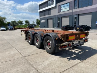 Renders 2003 - Euro 800 / 2x Extendable / 1x Lift Axle / Disc Brakes image 3 miniature