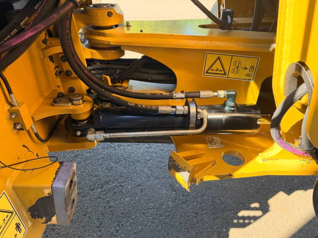 Cat 2017 - 908M | NEW TYRES zdjęcie 17