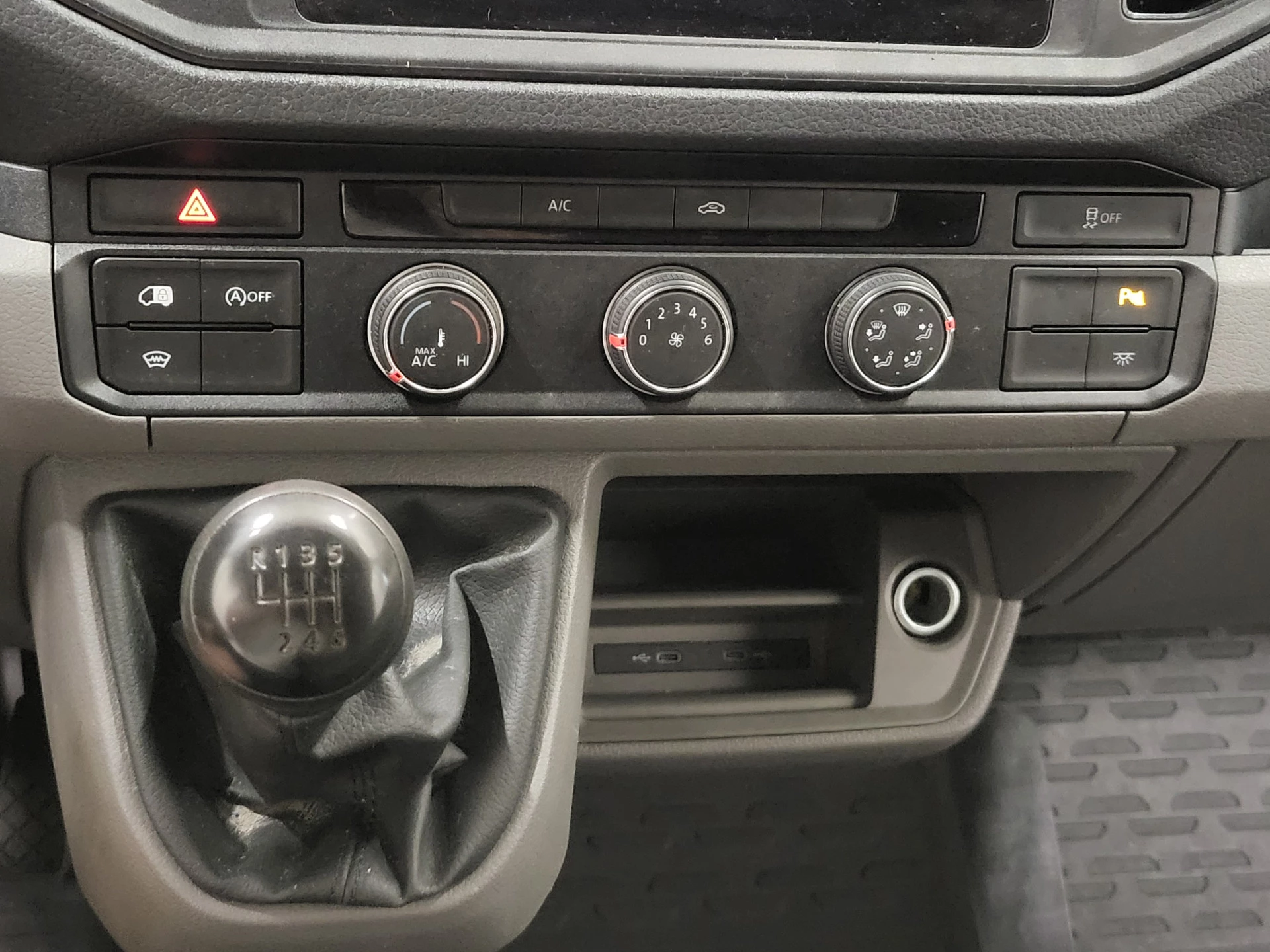 Volkswagen Crafter 2021 - 2.0TDI 140pk L4/H3 3000kg Trekgewicht Euro 6! Bild 13