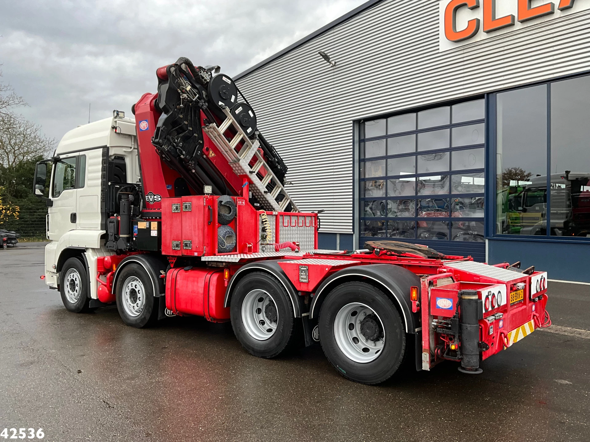 MAN TGS 2017 - 35.500 8x4 HMF 95 Tonmeter laadkraan bj. 2019! afbeelding 2