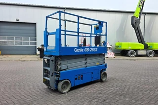 Genie 2013 - GS2632 Electric, 10m Working Height, Non Marking T immagine 3 miniatura