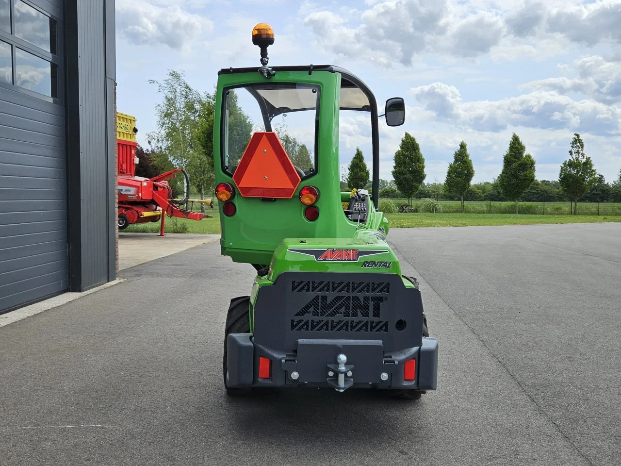 Avant 2025 - 645i Rental mini-shovel afbeelding 5
