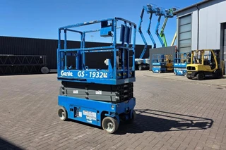 Genie 2010 - GS1932 Electric, Working Height 7.8 m, 227kg Capac image 2 miniature