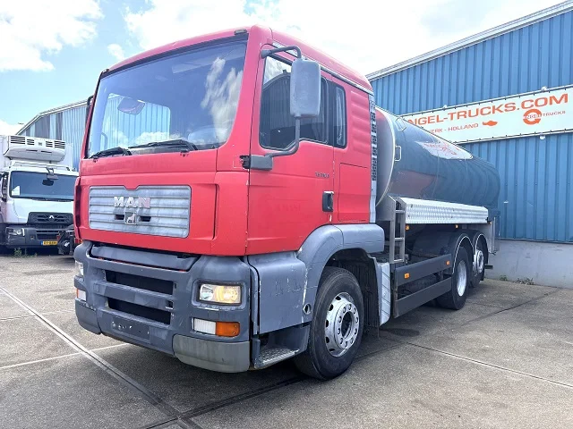 MAN TGA 2001 - 26.310 A 6x2 15.000 WATERTANK (ZF16 MANUAL GEARBOX / STEEL SUSPENSION FRONT-AXLE / LIFT-AXLE / COUNTER / PUMP)ETC. afbeelding 1