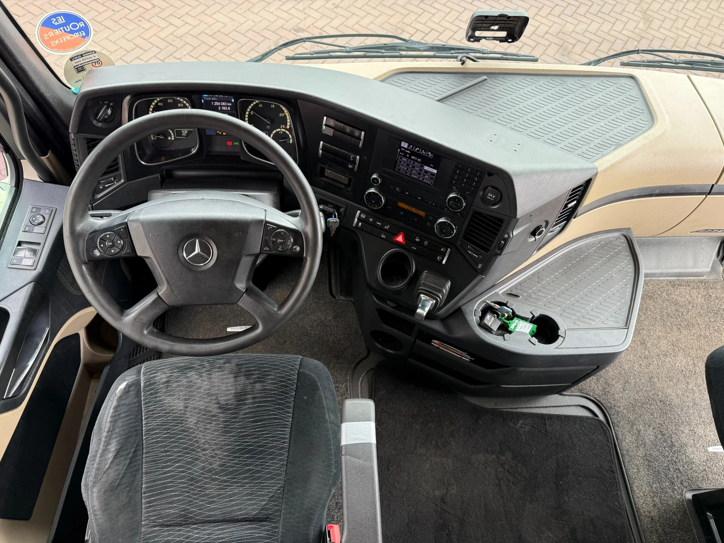 Mercedes-Benz Actros 2015 - Actros 2745LL 6X2 GIGASPACE CHASSIS EURO6 HOLLAND TRUCK TOPZUSTAND!!! image 11