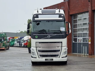 Volvo FH 2022 - 13.460 Globetrotter XL 6x2 - Full spoiler - Facelift - Chassis cover afbeelding 2 miniatuur