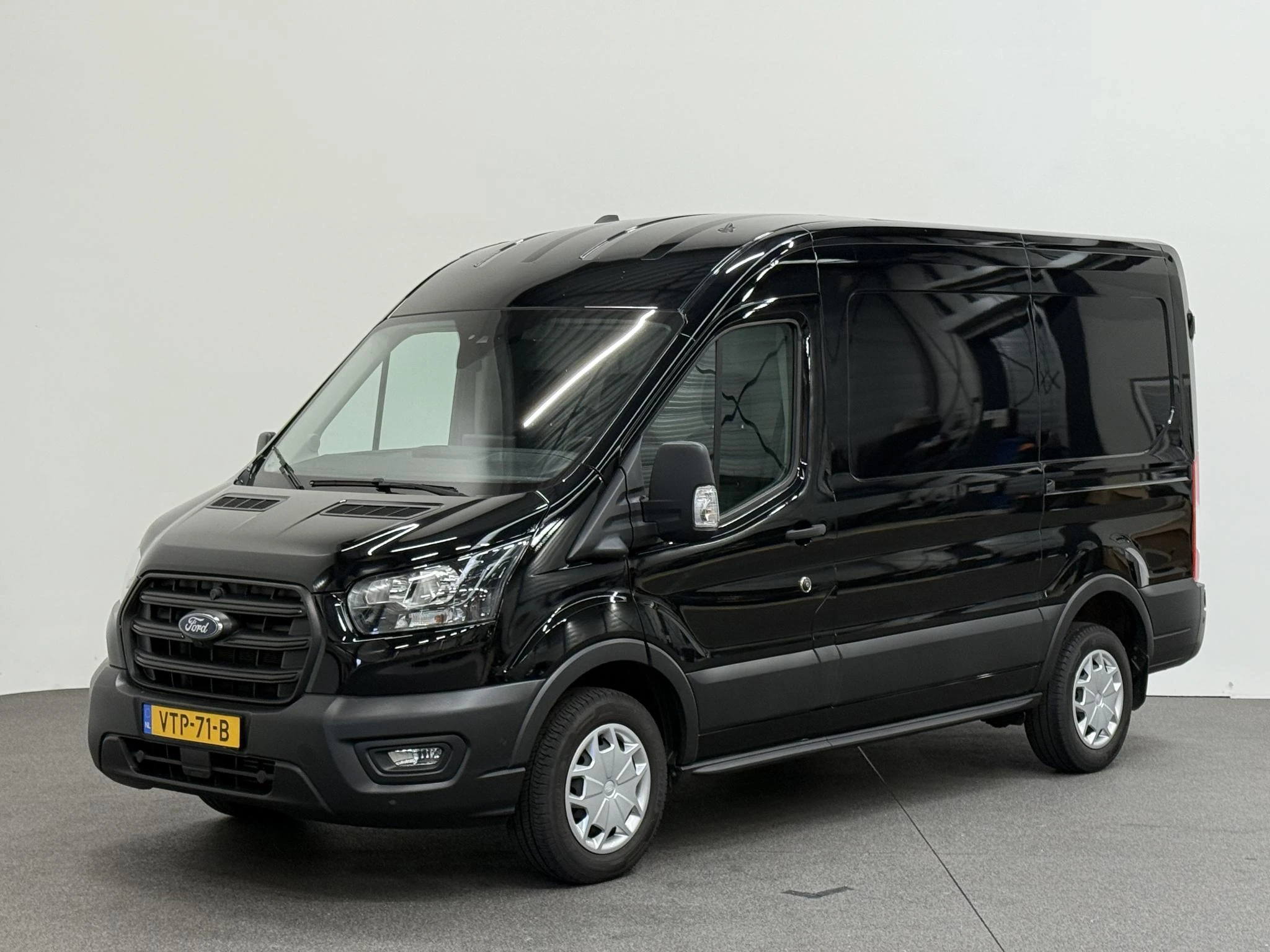 Ford Transit 2023 - 310 2.0 TDCI L2H2 130PK Trend Automaat afbeelding 1