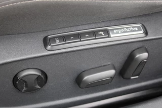 Volkswagen Golf 2020 - 1.5 eTSI Style PANORAMADAK MEMORY ACC SFEER CARPLAY obrazek 14