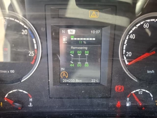 Scania P 2017 - P320 / HYBRIDE / ONLY:294233 KM / LIFT+LENKACHSE / SCHMITZ ISOLATED BOX / PLATFORM / LWDS / NAVI / XENON / AUTOMATIC / EURO-6 / 2017 image 29