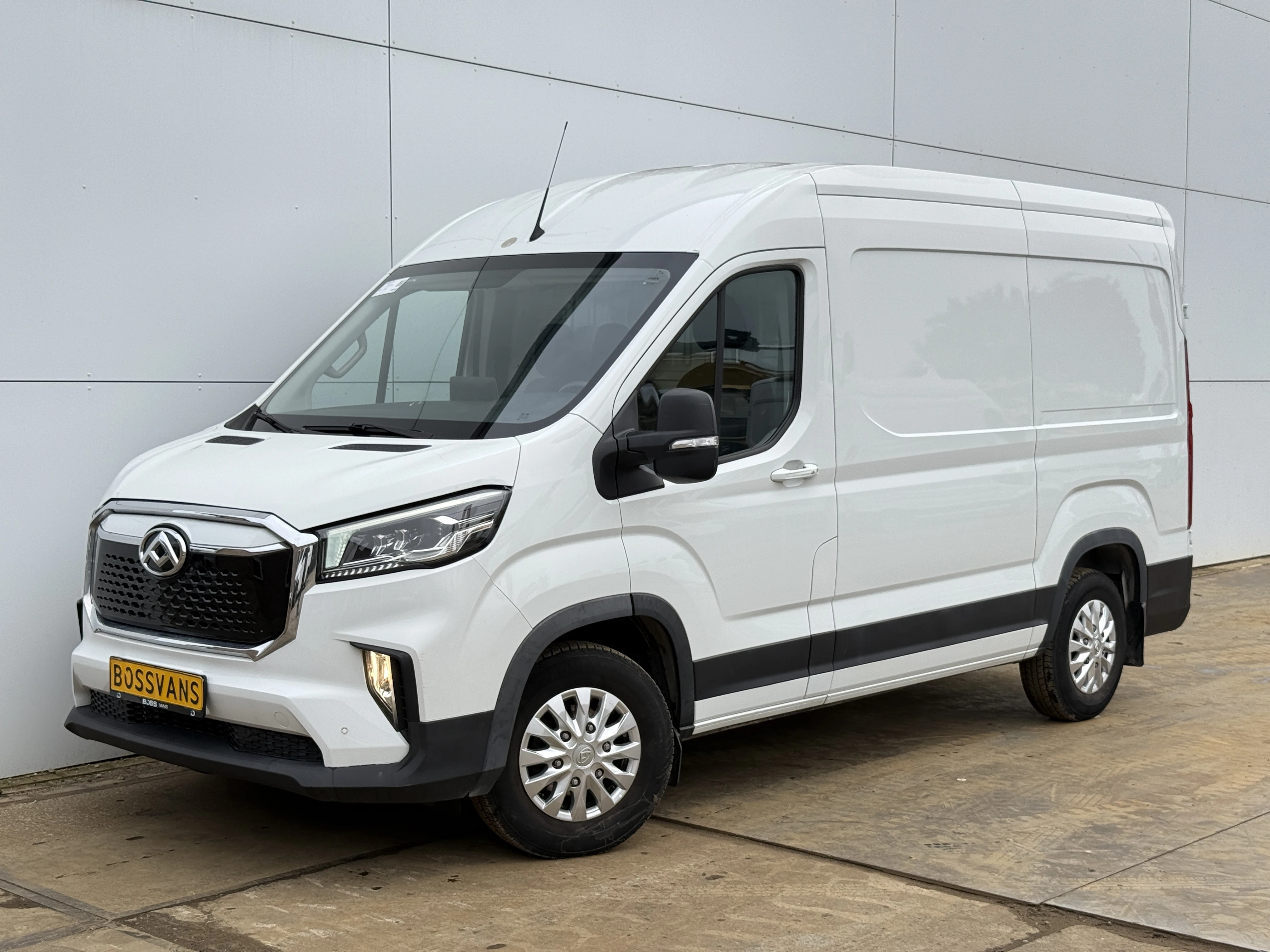Maxus eDeliver9 2023 - 72kWh 204PK L2H2 280km Stad WLTP Snelladen LED Carplay Cruise control Camera Airco Parkeersensoren v+a image 1