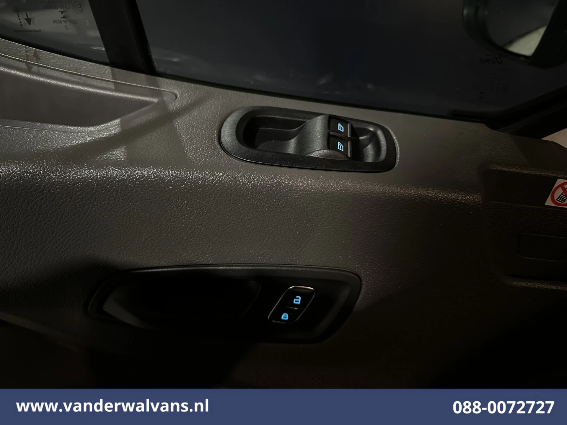 Ford Transit 2022 - 2.0 TDCI 131pk Bakwagen Laadklep Euro6 Airco | 1040kg laadvermogen | Cruisecontrol | Verwarmde voorruit image 19