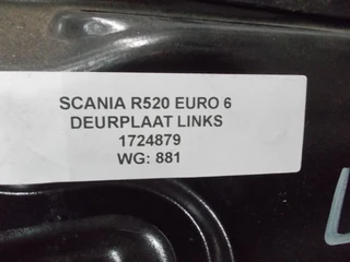 Scania - R520 1724879 DEURPLAAT LINKS EURO 6 afbeelding 3 miniatuur