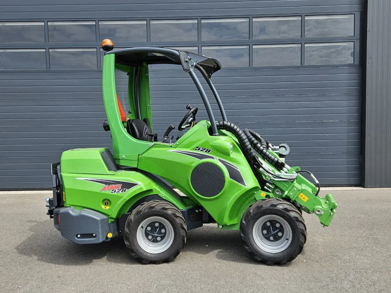 Avant 2025 - 528 Rental mini-shovel afbeelding 2