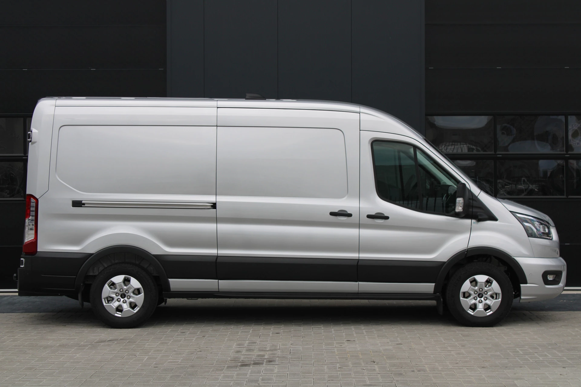 Ford Transit 2024 - 350 2.0 TDCI L3H2 Limited Raptor 165pk - LUCHTVERING - ACC - Blind Spot - 360 camera - Raptor Grill - Stoel-Stuurverwarming - Trekhaak - Rijklaar zdjęcie 28
