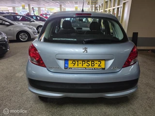 Peugeot 207 2011 - 1.4 XR Premium + obrazek 5