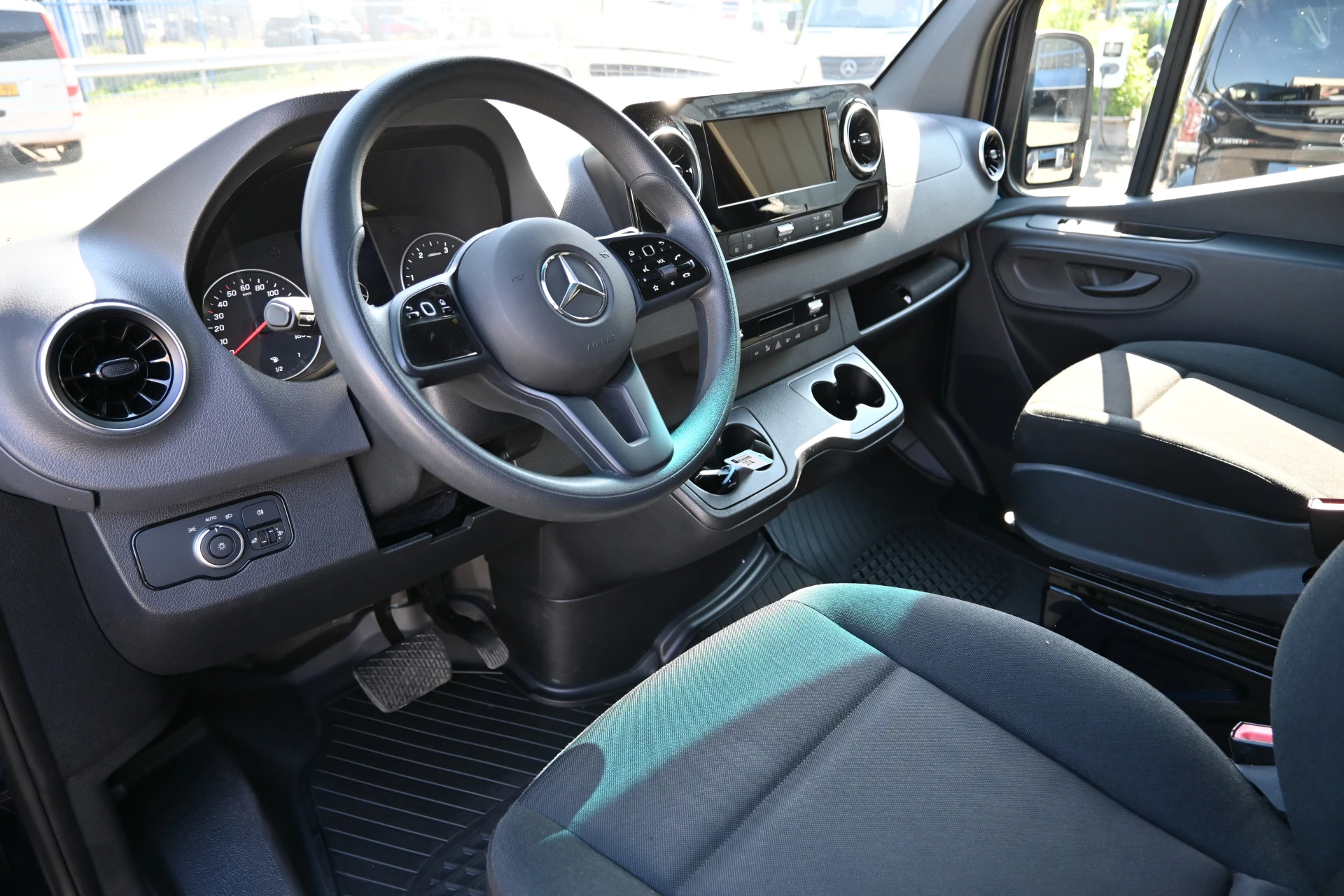 Mercedes-Benz Sprinter 2023 - 317 CDI L2 RWD DC Open Laadbak zdjęcie 4
