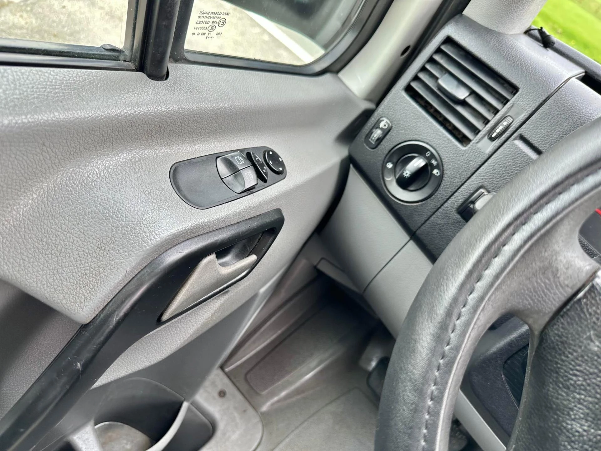 Volkswagen Crafter 2010 - 35 2.5 TDI Airco/Cruise/Trekkr. van 3.500 kg.!!! imagem 16