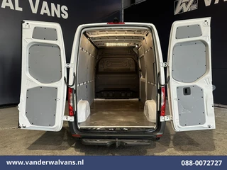 Mercedes-Benz Sprinter 2023 - 211 CDI 115pk L2H2 Euro6 Airco | Camera | Trekhaak | Bijrijdersbank afbeelding 2 miniatuur