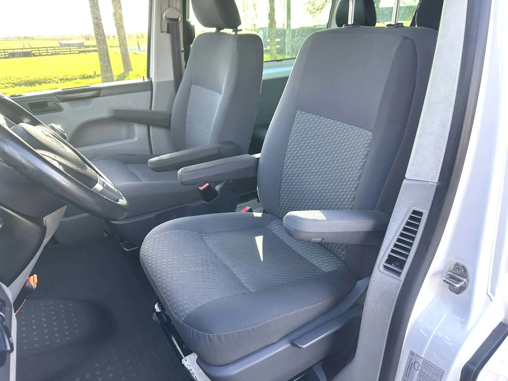 Volkswagen Transporter 2013 - Kombi 2.0 TDI L2H1 BlueMotion 3 + 3 + 3 Marge afbeelding 18