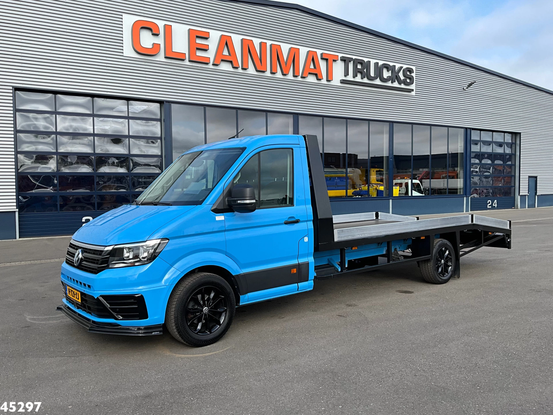 Volkswagen Crafter 2019 - 35 2.0 TDI met Nieuwe Oprijcarrosserie afbeelding 1