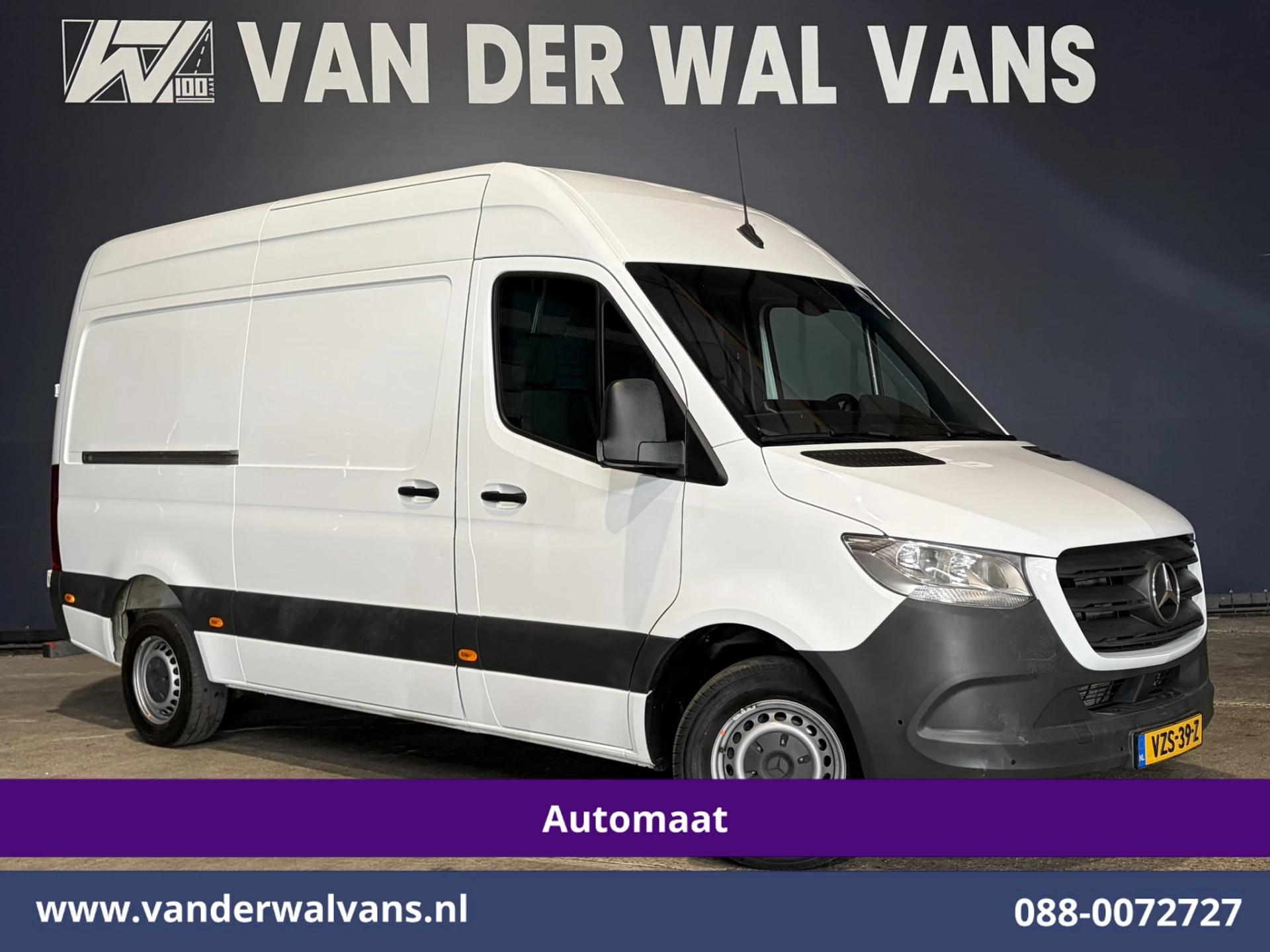 Mercedes-Benz Sprinter 2024 - 317 CDI 170pk 9G-Tronic Automaat 3500kg Trekhaak L2H2 Euro6 Airco | Camera | Navigatie | Apple Carplay afbeelding 1
