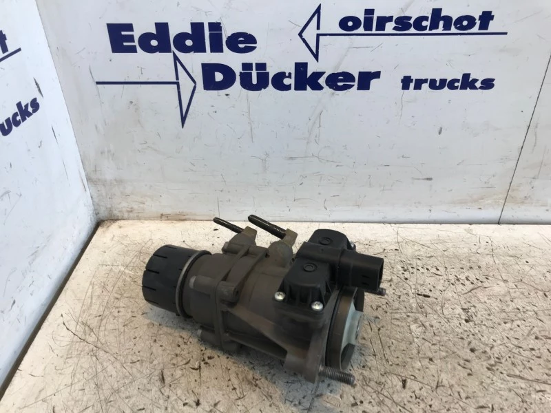MAN 2018 - 81.52130-6298 FOOT BRAKE VALVE K039569 imagem 1